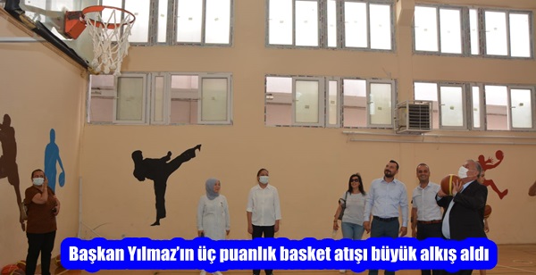 Başkan Yılmaz’ın üç puanlık basket atışı büyük alkış aldı