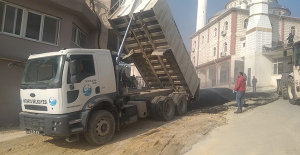 Antakya Belediyesi asfalt çalışmalarını sürdürüyor