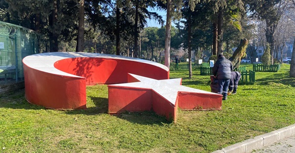 Antakya Belediyesi, parkları ilkbahara hazırlıyor