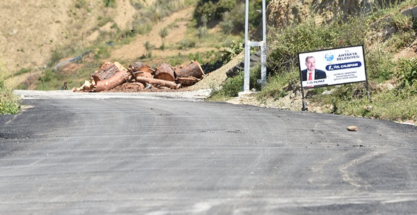 Antakya Belediyesi asfalt çalışmalarına hızla devam ediyor