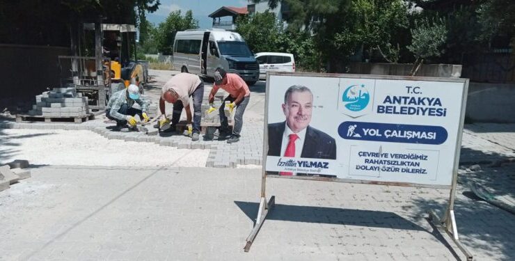 ANTAKYA BELEDİYESİ ÇALIŞIYOR, YOLLAR GÜZELLEŞİYOR